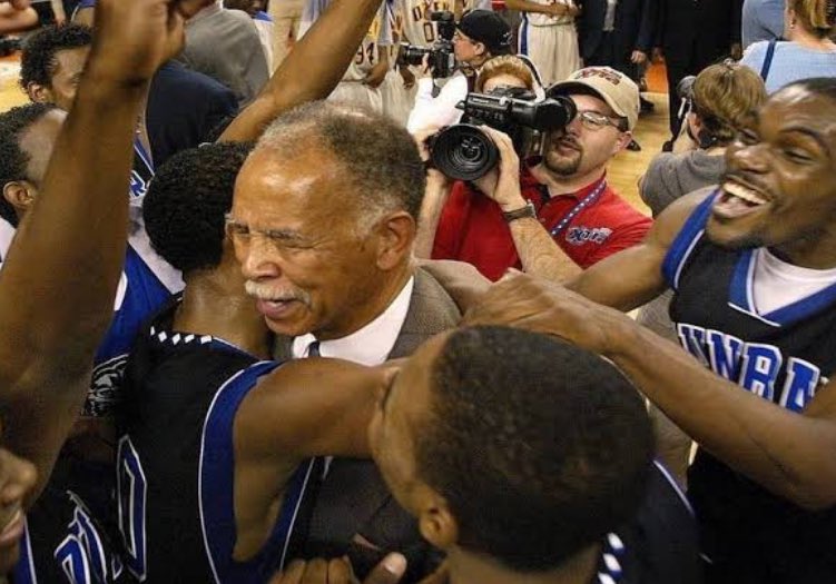 clarencehilljr's tweet photo. It is with an extremely heavy heart that I inform you that Legendary high school basketball coach Robert Hughes has passed away at the age of 96. A Naismith Hall of Famer, all time winningest boys coach in high school basketball history, 
Fort Worth Dunbar icon and pioneer. The self-proclaimed Ogor of Stop Six, who once told gang members to get out of the gym and leave his players alone.
Hearts and prayers to the Hughes family, Dunbar Wildcat nation and the high school basketball community.