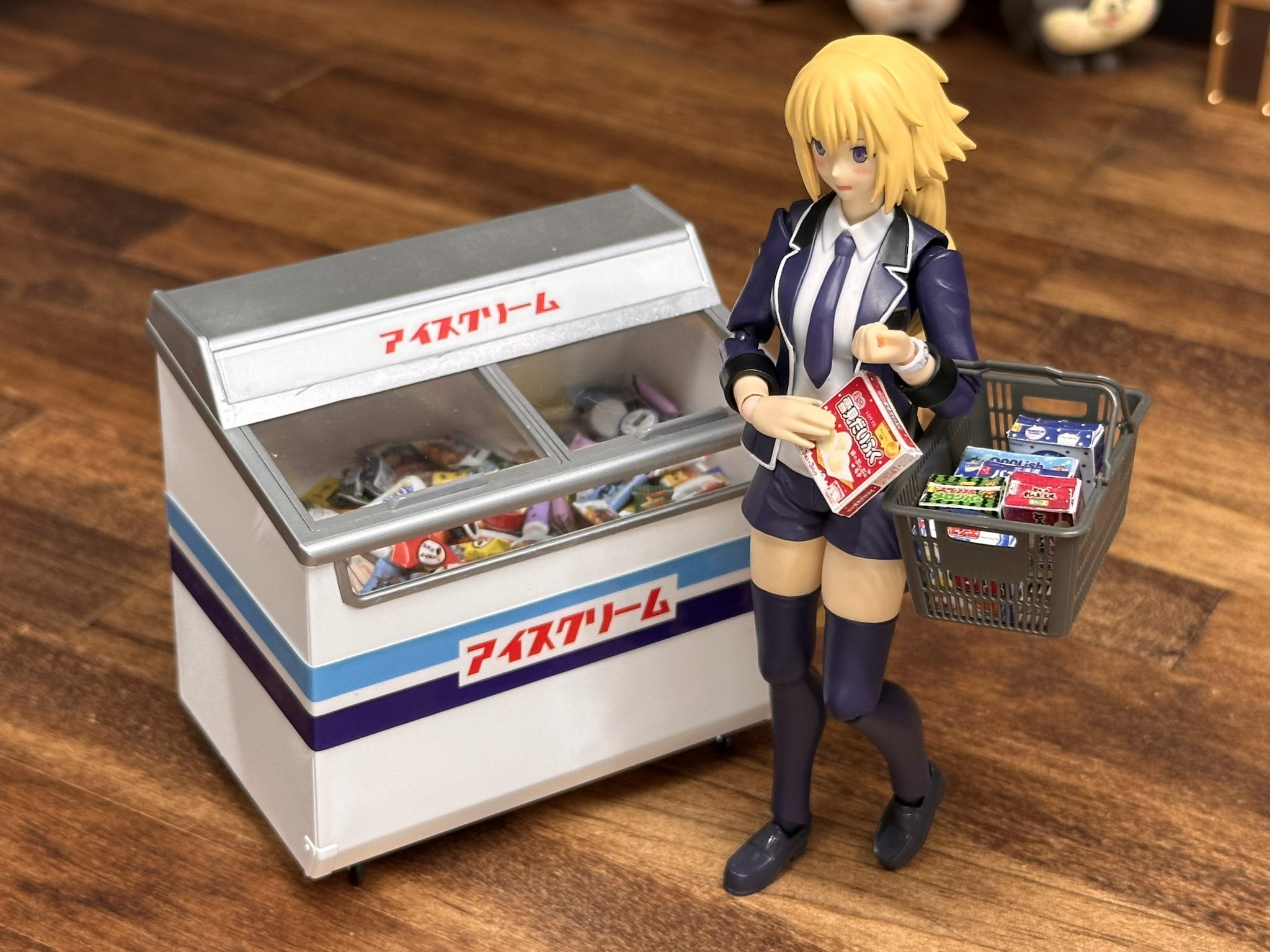 【超希少】ロッテ ミニ 冷凍庫 愛すケース 非売品 30周年 爽 超希少】ロッテ ミニ 冷凍庫 愛すケース 非売品 30周年 爽