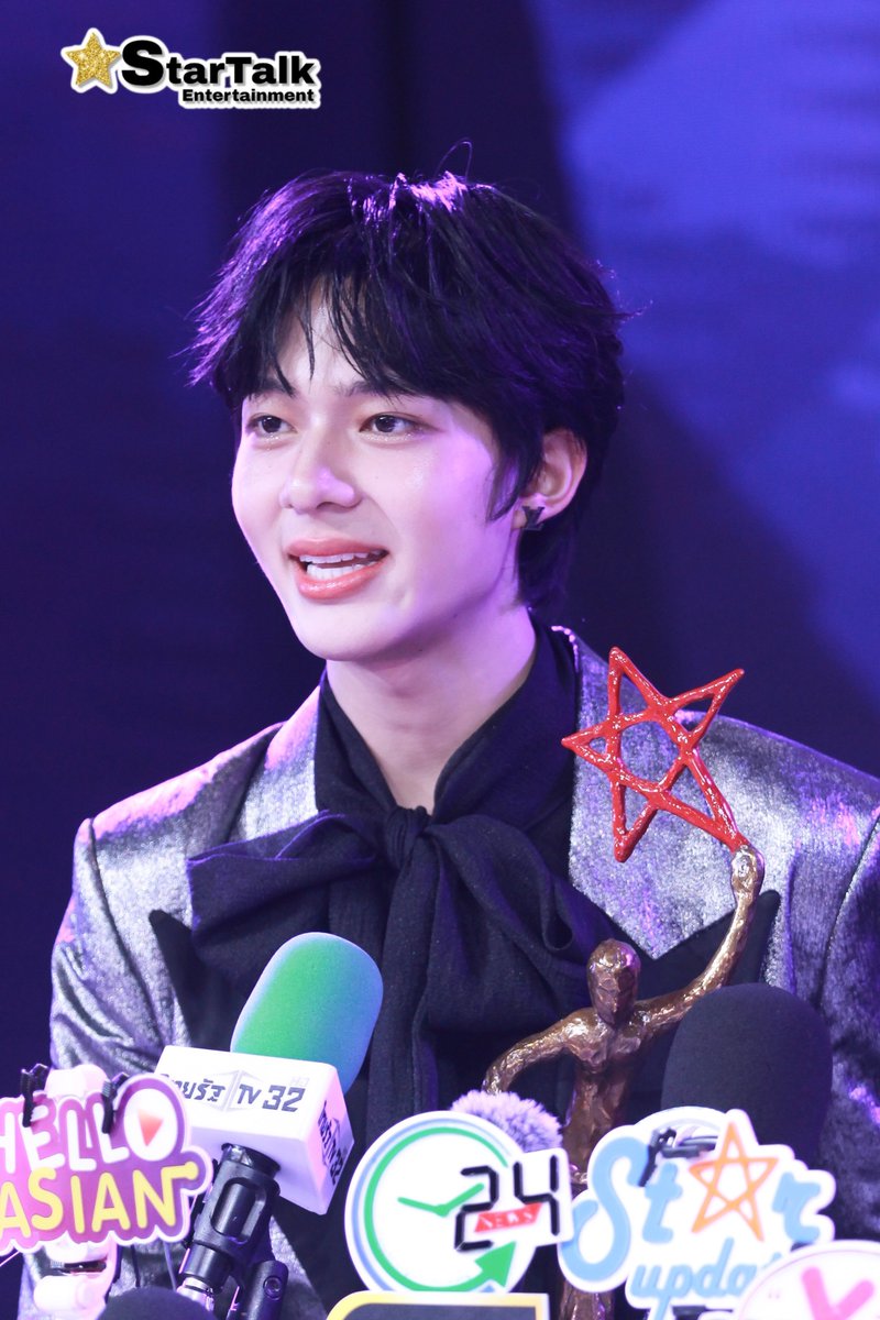startalkent's tweet photo. ช่วงให้สัมภาษณ์สื่อ “นุนิว ชวรินทร์” หลังได้รับรางวัล ขวัญใจมหาชน ในงานประกาศรางวัล "ไนน์เอ็นเตอร์เทรน อวอร์ด ประจำปี 2024" 🎉✨

ZEENUNEW AT 9ENT
#นุนิวขวัญใจมหาชน2567
#NuNew
#9enAwardsxZeeNuNew
#9entertainAwards2024 https://t.co/WYKS5QWut1