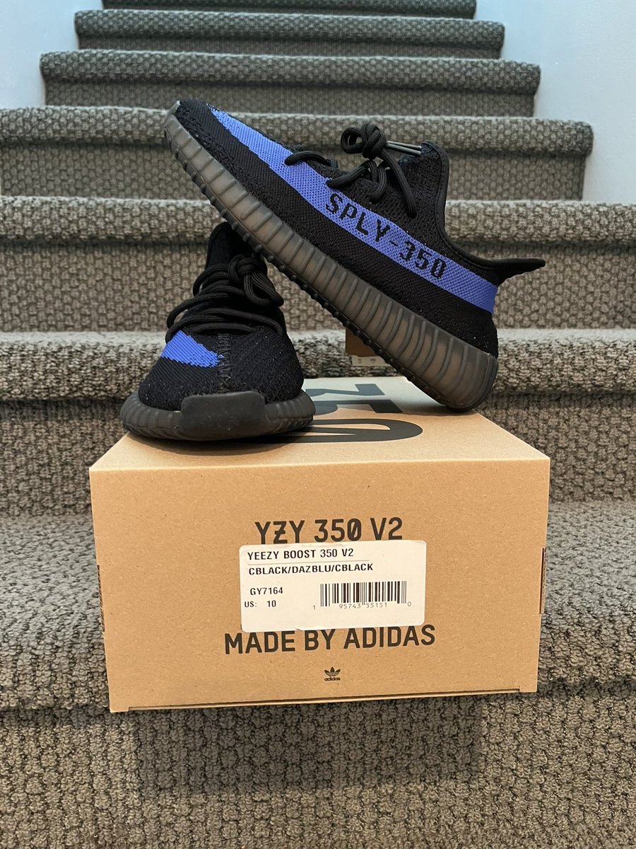 ballaboi3's tweet photo. Just received my restock pair from latest drop. First time seeing this box label. @snkr_twitr https://t.co/Tzu1gmopfB