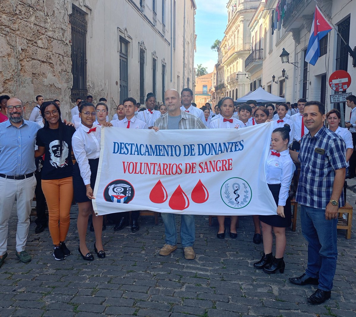 En la Jornada Nacional de Homenaje a los Donantes Voluntarios de Sangre, felicitamos y agradecemos a todos los que salvan vidas con su gesto altruista y solidario. #Cuba #CDRCuba #TuSangreSalvaVidas