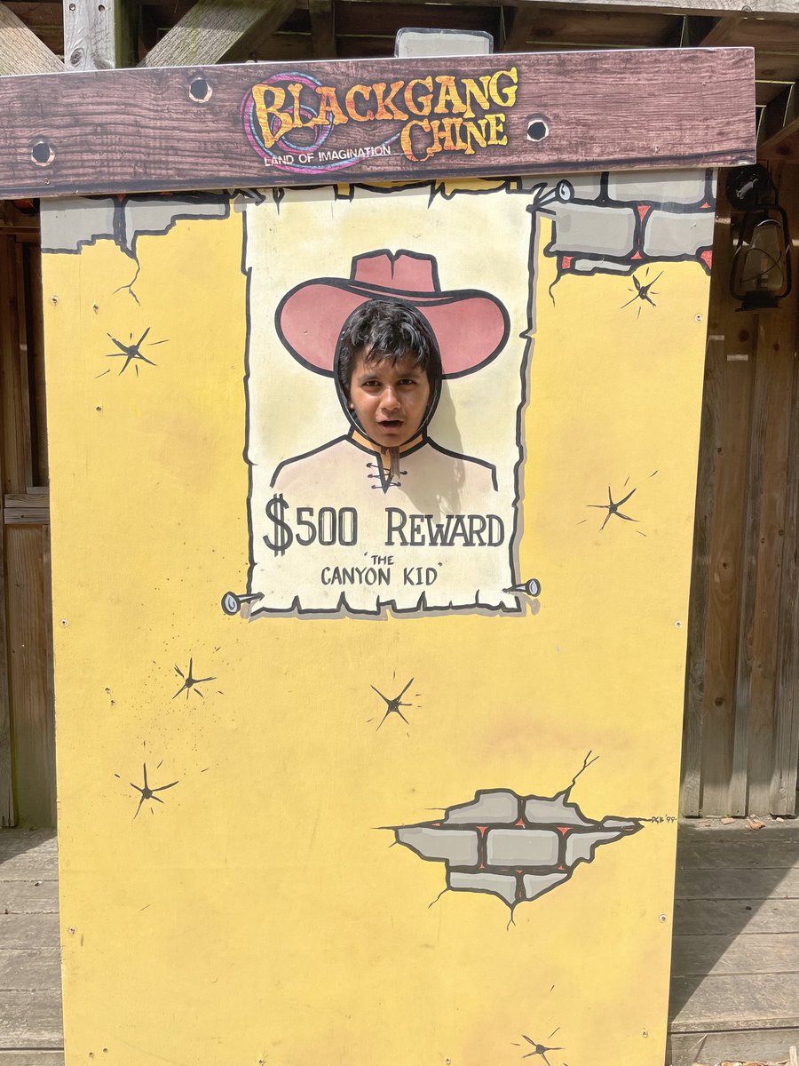 MissMortlock's tweet photo. 🤠🎢⁦@HeadBeechfield⁩ ⁦@MissFullerBF⁩ https://t.co/lRsXuWg0a2