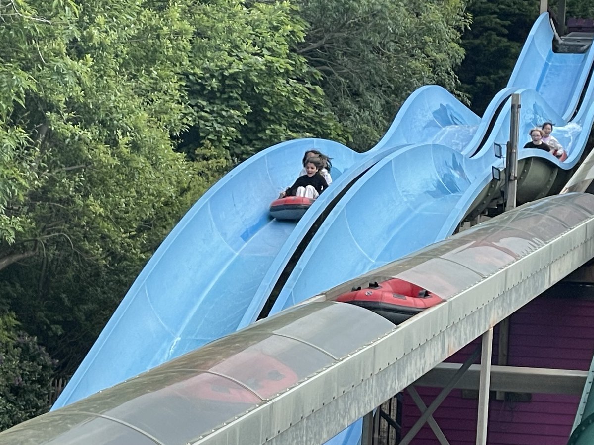MissMortlock's tweet photo. 🤠🎢⁦@HeadBeechfield⁩ ⁦@MissFullerBF⁩ https://t.co/lRsXuWg0a2