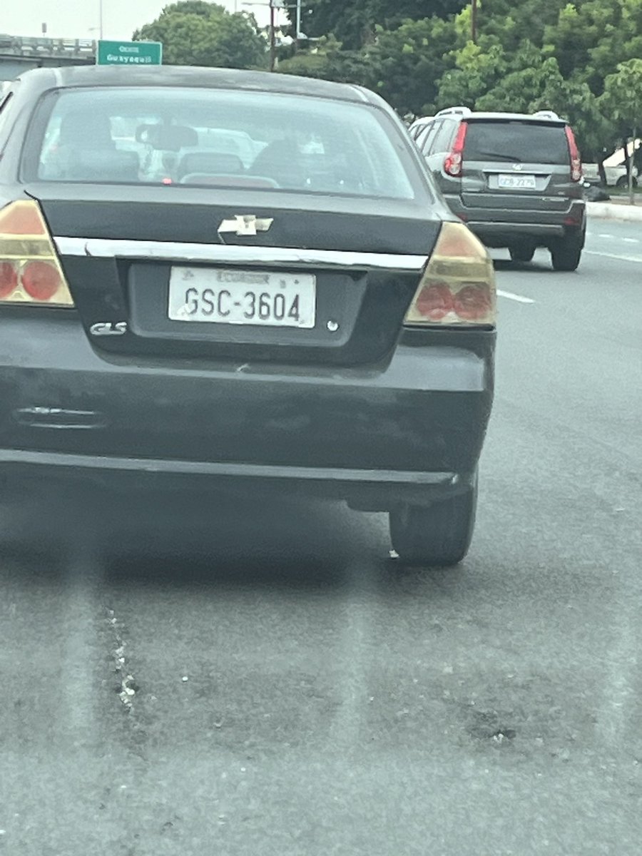 JoseJ03074151's tweet photo. @Denuncias_ecu @EmergenciasEc @ATMGuayaquil hasta cuándo tenemos que aguantar a los carros con placas borradas. En un viaje de no más de 15 min es fácil encontrar 6 a 10 carros así https://t.co/UpOWXk1HPK