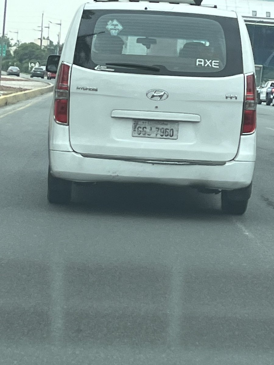JoseJ03074151's tweet photo. @Denuncias_ecu @EmergenciasEc @ATMGuayaquil hasta cuándo tenemos que aguantar a los carros con placas borradas. En un viaje de no más de 15 min es fácil encontrar 6 a 10 carros así https://t.co/UpOWXk1HPK