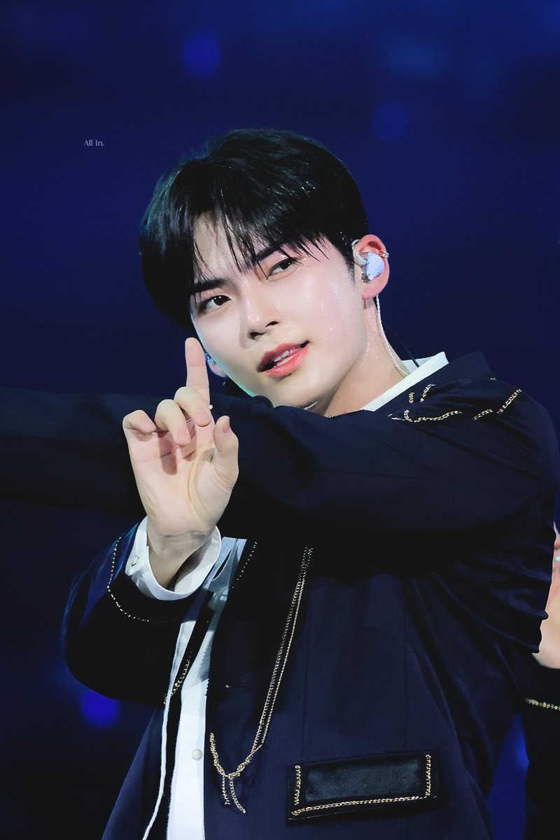 allin_shb's tweet photo. HBD💝 

#성한빈 #SUNGHANBIN 
#제로베이스원 #ZEROBASEONE #ZB1 https://t.co/7UJx8EPUnp