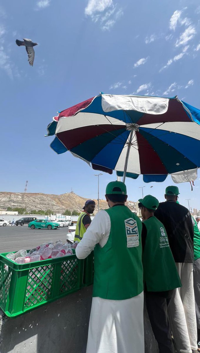 48Nasreen's tweet photo. أعظم أيام الدنيا في 🕋❤️!
لا تتجاهل التغريدة فيها فضل عظيم 

تدري ان أفضل صدقه سقيا الماء💧
هذا مشروع سقيا في أعظم بقعة على وجه الأرض، صدقتك تروي الحاج في عز الصيف فتامل كمية الاجر!

15 ريال = تسقي 15 حاج
50 ريال =تسقي 50 حاج

تصدق عن نفسك ووالديك 

 https://t.co/O23RUnDElT https://t.co/zaK1R0xAec