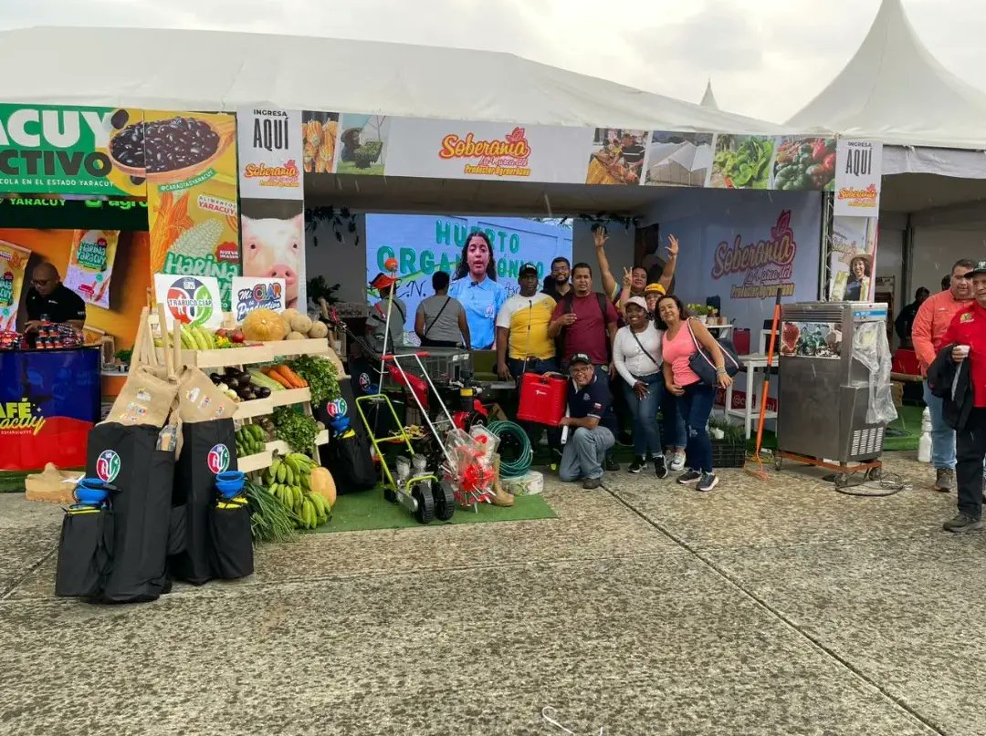 epsdeltasa's tweet photo. Fomentando la Producción local para defender la Soberanía alimentaria de Venezuela el presidente de la República Nicolás Maduro este 12 de Marzo de 2024, en la celebración del 8vo Aniversario de los CLAP, , aprobó la entrega y expansión del #KitTrabucoCLAP
#AlimentarEsVencer https://t.co/GMhPqJMK2Z
