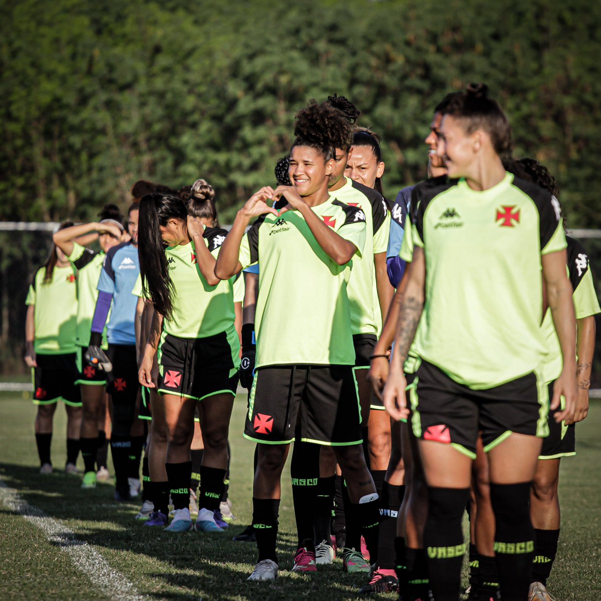 𝐓𝐢𝐦𝐞 𝐝𝐨 𝐚𝐦𝐨𝐫! 🫶🏻💢 #MeninasDaColina 

📸: Matheus Lima | #VascoDaGama