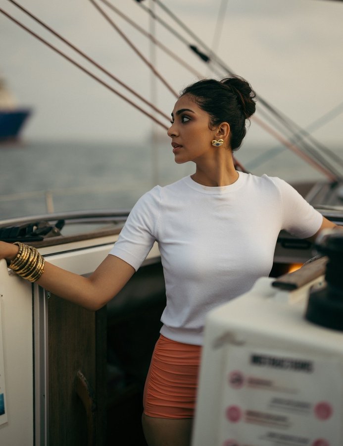 GP4lfYcXYAASpo9?format=jpg&name=900x900