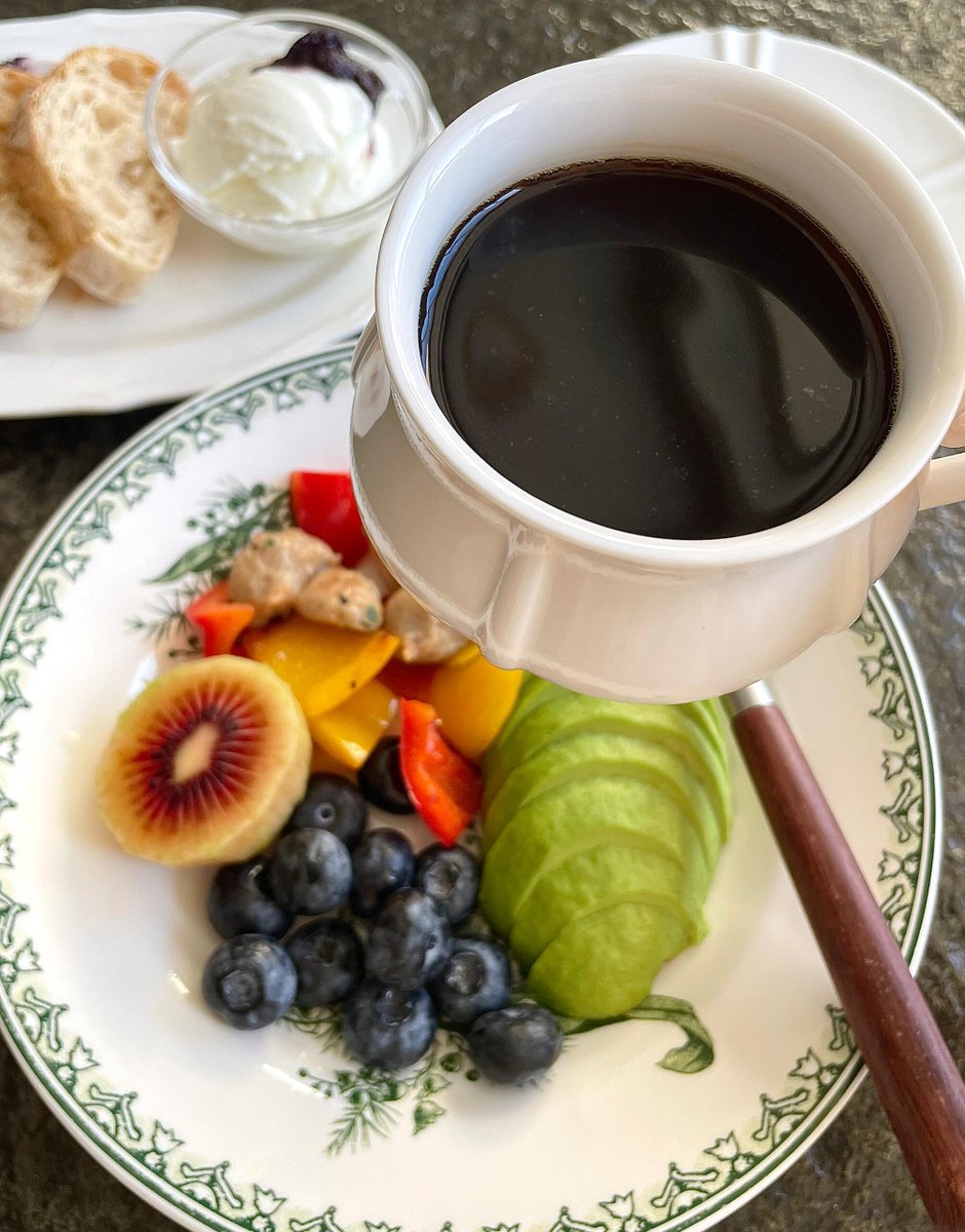 Sacha40989764's tweet photo. Today's breakfast plate🥖🫑🫐🥝🥑
Have a good breakfast https://t.co/6VjTopPjWM