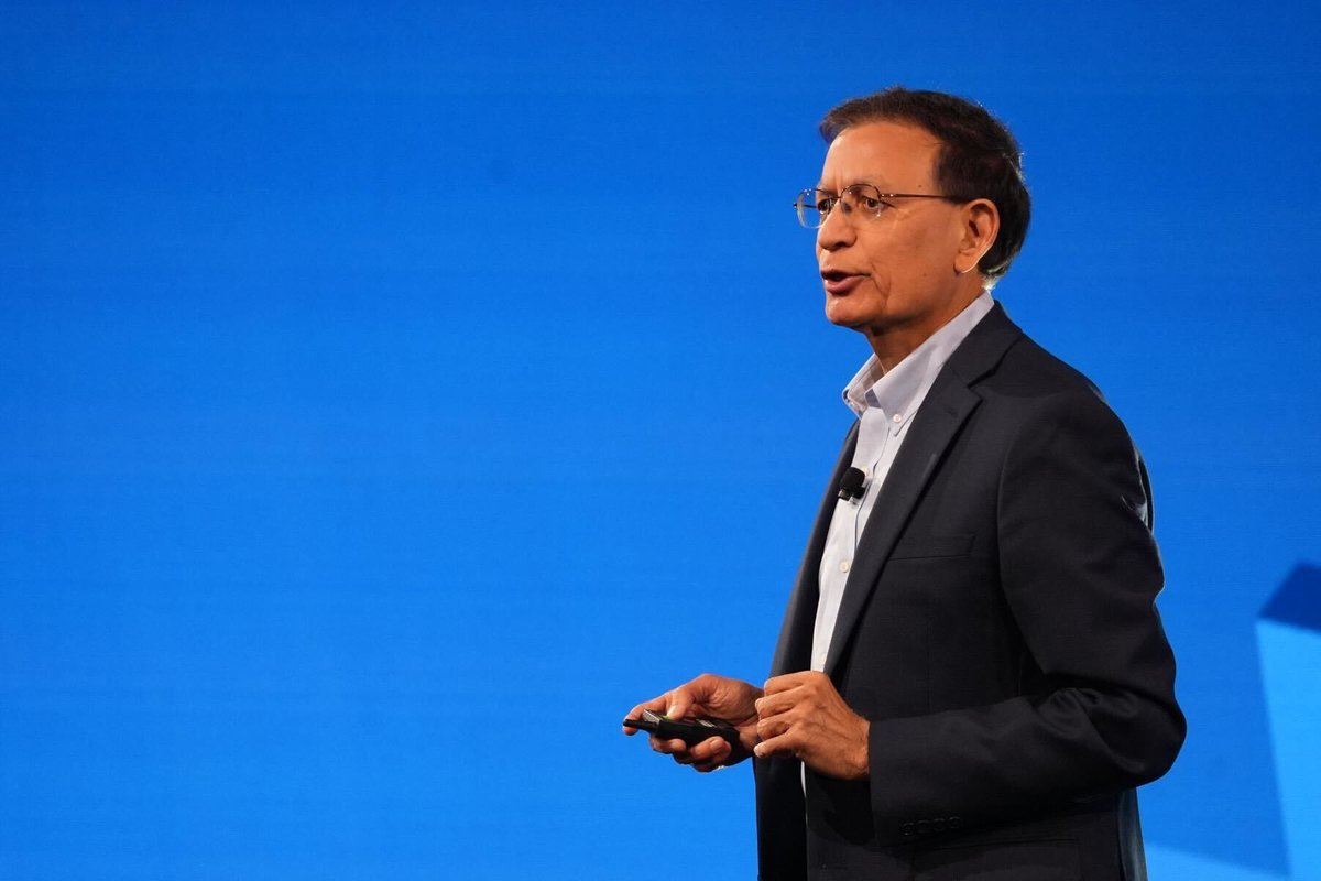 zscaler's tweet photo. CEO and Founder Jay Chaudhry started the opening keynote on how the Zscaler zero trust architecture and AI innovations enable organizations to secure, simplify, and transform their business, driving competitive advantage. #ZL2024 https://t.co/qu8xC4yi4E