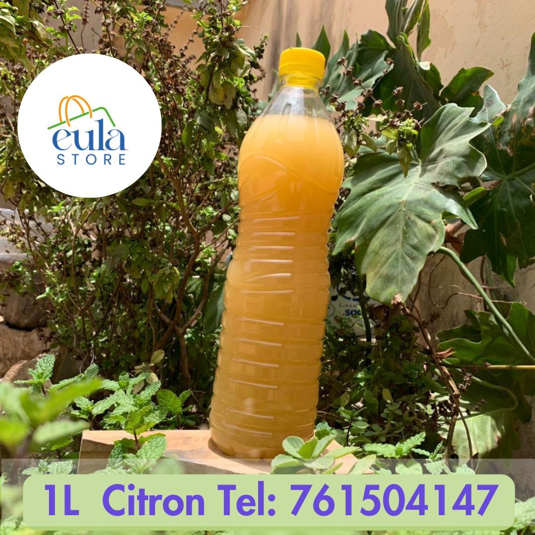 Eulaa_Store's tweet photo. Coucou mes amours 
Le miel est de retour le litre à 4000f 
Samey miel mom de qualité rek la 😉
Le citron votre ami pour tout vos plats  à 1500 le litre 
Notre nouveauté l'huile de palme bou set bou nekh de très bonne qualité à 2500f le litre https://t.co/2FWSFpFSNH
