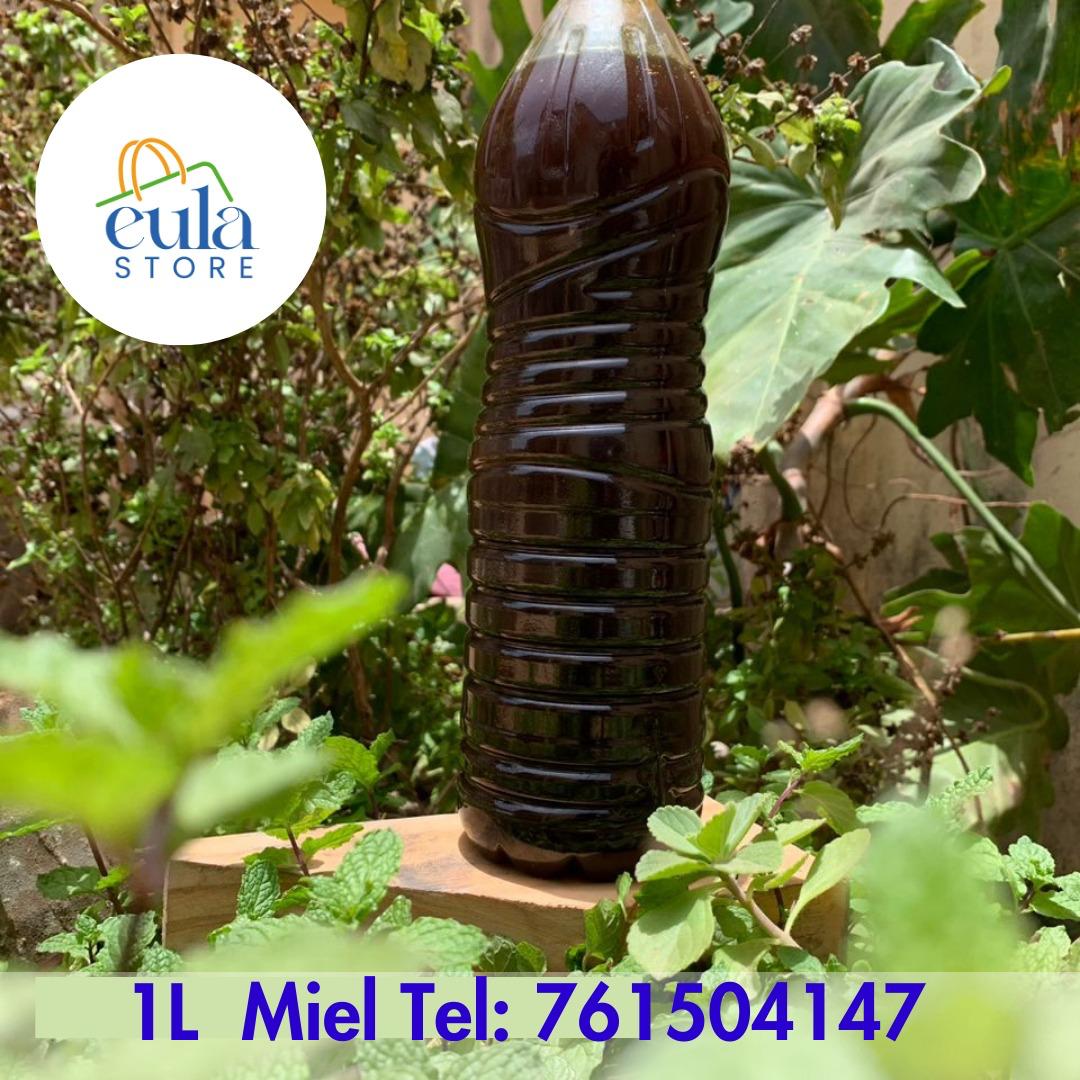 Eulaa_Store's tweet photo. Coucou mes amours 
Le miel est de retour le litre à 4000f 
Samey miel mom de qualité rek la 😉
Le citron votre ami pour tout vos plats  à 1500 le litre 
Notre nouveauté l'huile de palme bou set bou nekh de très bonne qualité à 2500f le litre https://t.co/2FWSFpFSNH
