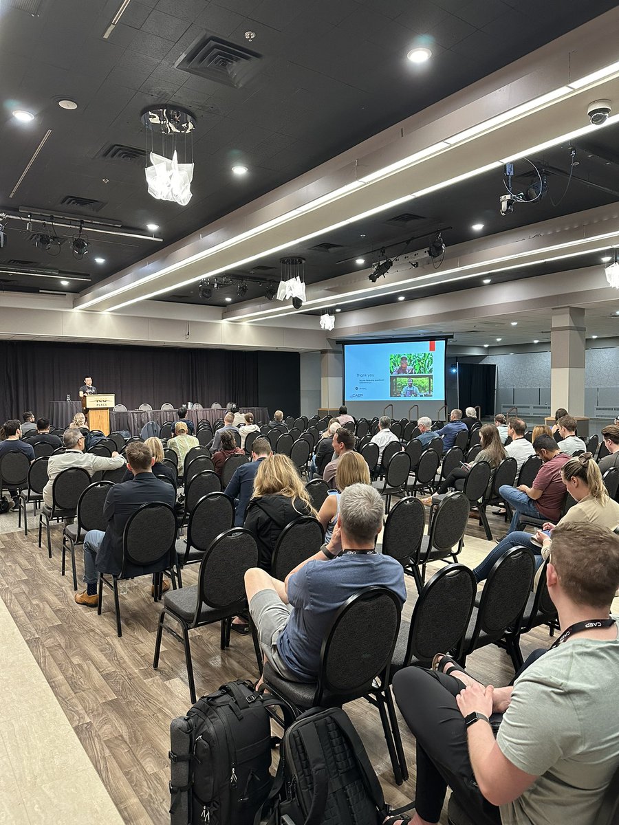 #EverydayExcellence at #CAEP24 –  thanks <a href="/wlam_/">Wilson Lam</a> for a very riveting case based talk on the utility of awake and fibreoptic intubation in the ED.

<a href="/CAEPConference/">#CAEP26 Winnipeg</a> <a href="/CAEP_Docs/">CAEP</a>