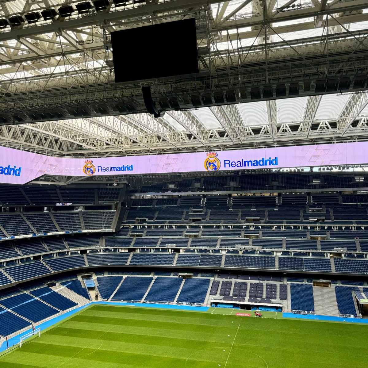 manelvalcarce's tweet image. 🏟️ Arrancamos el XIV Congreso Iberoamericano de Economía del Deporte (CIED) y que mejor que visitando el Santiago Bernabéu. Felicidades @UEuropea y @seed_deporte por la excelente organización 👏💪

#CIED #gestiondeportiva #economia #deporte #Ueuropea #realmadrid