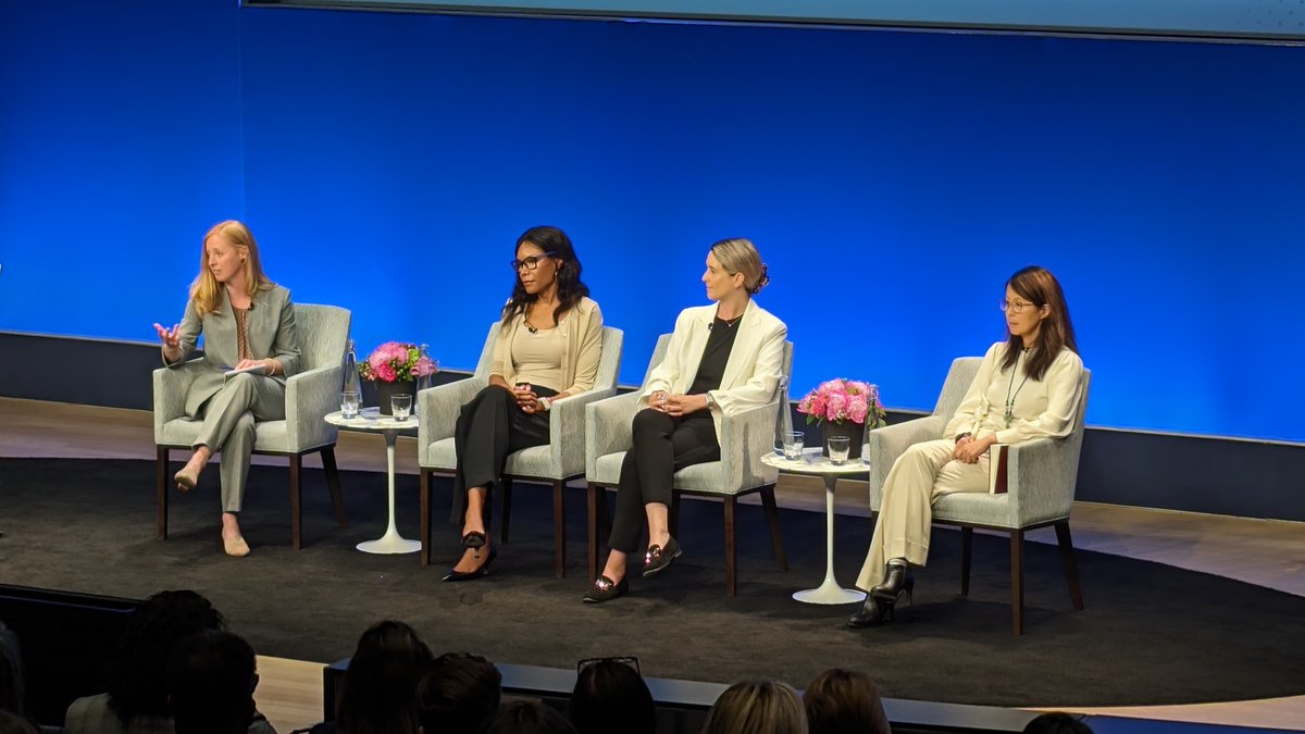 DiversityProjNA's tweet photo. "4 potential DEI risks when using AI: unconscious bias; the algorithm lacks transparency; data privacy; choosing the right AI solution for your company's culture." Heard from #FLSnicsa, Using AI to Advance DEI featuring panelists from EY, Capital Group, JP Morgan &amp; Deloitte. https://t.co/xJ96tqlgmt