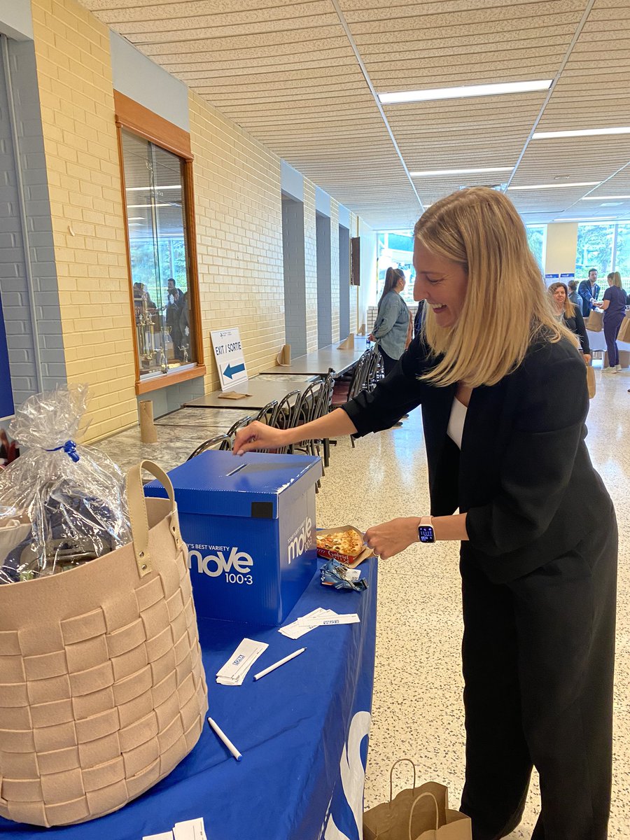 Move100Ottawa's tweet photo. Day 2 of us being on-site for Staff Appreciation Week at @OttawaHospital Riverside campus today! Civic Campus tomorrow for the final day! 🏥🍕👏👨‍⚕️👩‍⚕️‼️ #TOHSAW https://t.co/ZnSxvPCWOi