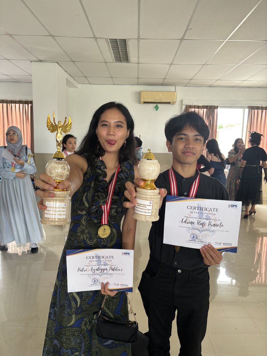 azalelah's tweet photo. Hari terakhir jadi anak kelas 11 🥺 https://t.co/Ig88nn5SB7