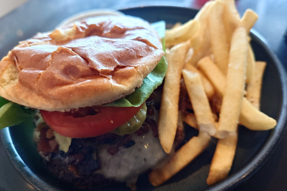 flying_drunkard's tweet photo. ジョン・F・ケネディ国際空港 (ニューヨーク)
SOHO LOUNGE
・burgur & fries
アメリカ最後にハンバーガー🍔
どえりゃーボリュームは健在(*´ч ` *)ウマウマ
#SOHOLOUNGE #アメリカン航空 #ブリティッシュエアウェイズ #ワンワールド #JFK #ニューヨーク #海外旅行 https://t.co/TzkdQ4m6Nq