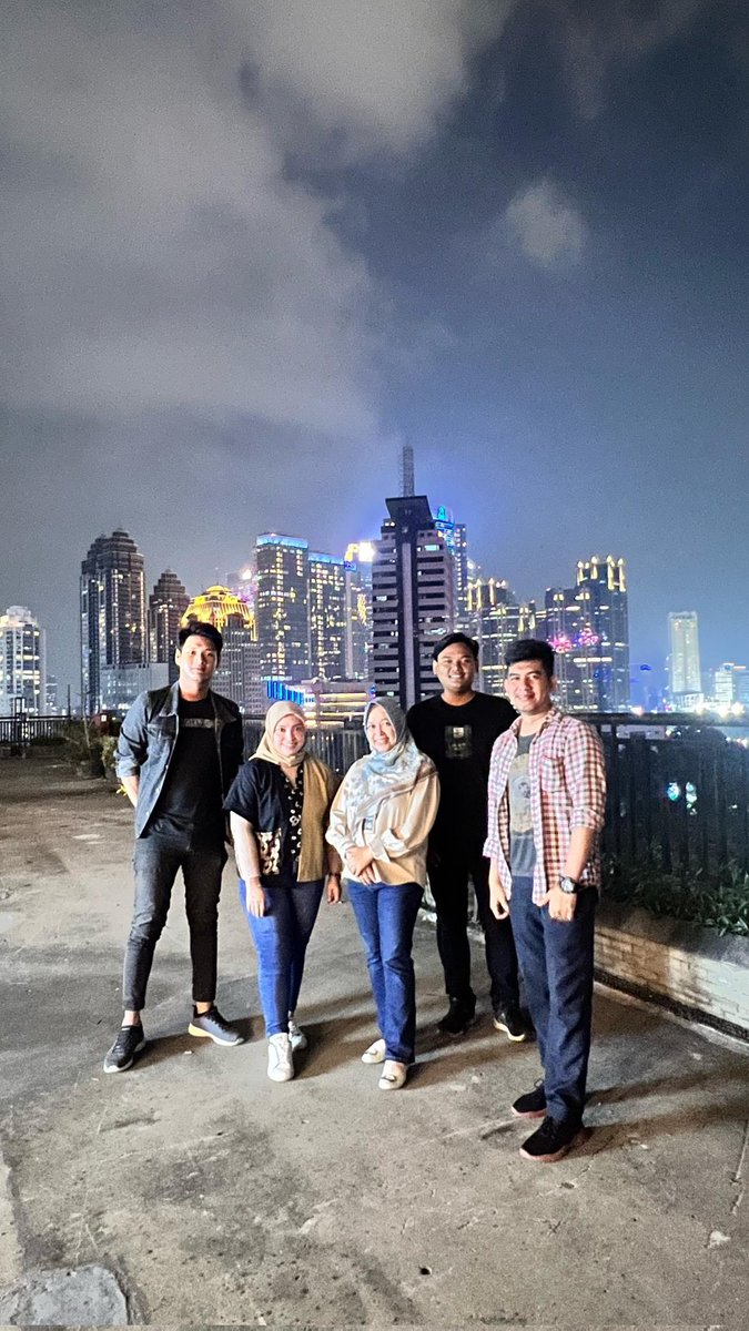 RianDPutra_12's tweet photo. Dari awal kerja bener udah nyaman dan clop sama mereka-mereka ini. Good luck for you all. Wish you all the best. https://t.co/3wXdEXqXGU