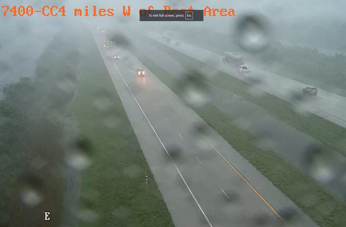 NWSMiami's tweet image. Water is beginning to rise in the median of I-75 as heavy rainfall continues to fall. A Flash Flood Warning is in effect. 

3-4 inches of rainfall has fallen in the past *hour* alone.

If you don't have drive across Alligator Alley at the moment, best to wait it out.