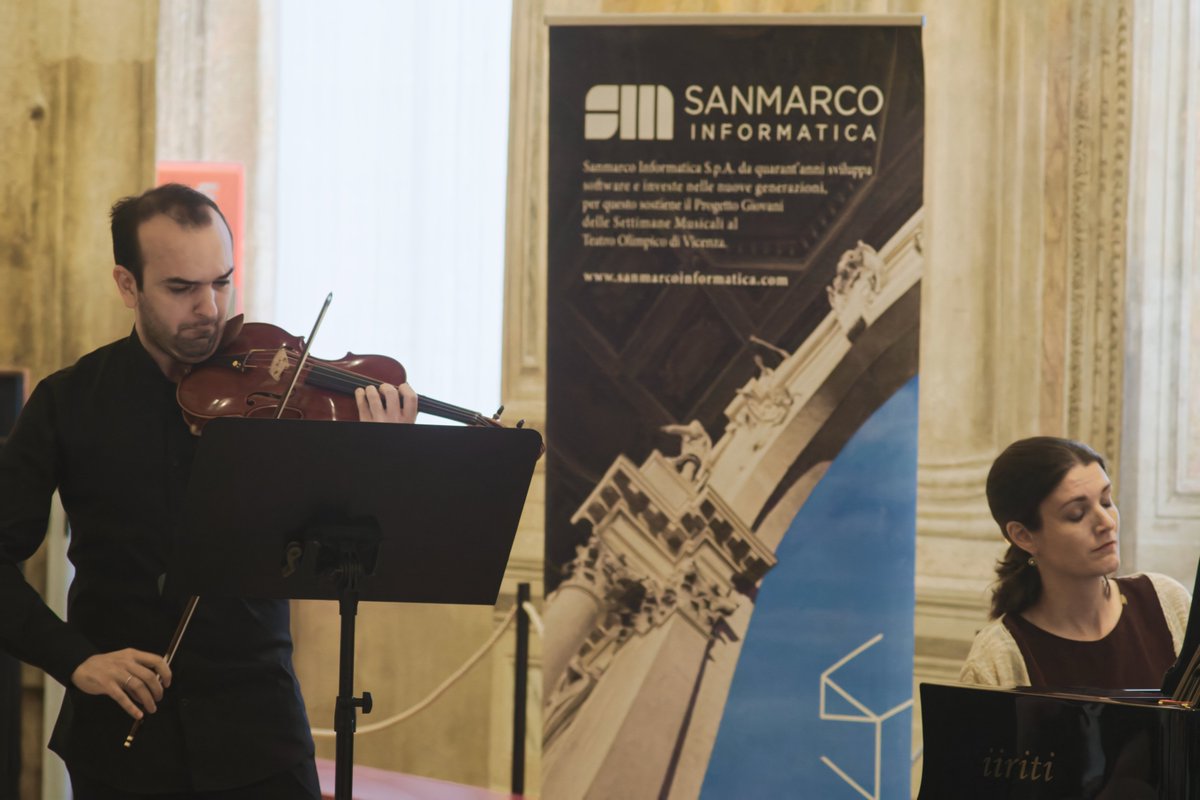 SMTOlimpico's tweet photo. 🎻Le sonorità di inizio XX secolo di Respighi, Debussy, Rota e Fauré, eseguiti dal Duo AlphaOmega, hanno coinvolto il pubblico delle #SMTO
Costituito da Pasquale Allegretti Gravina al violino e Livia Zambrini al pianoforte è risultato vincitore del Bando Guglielmo

📸A. Magazzino https://t.co/v95kHI5wON