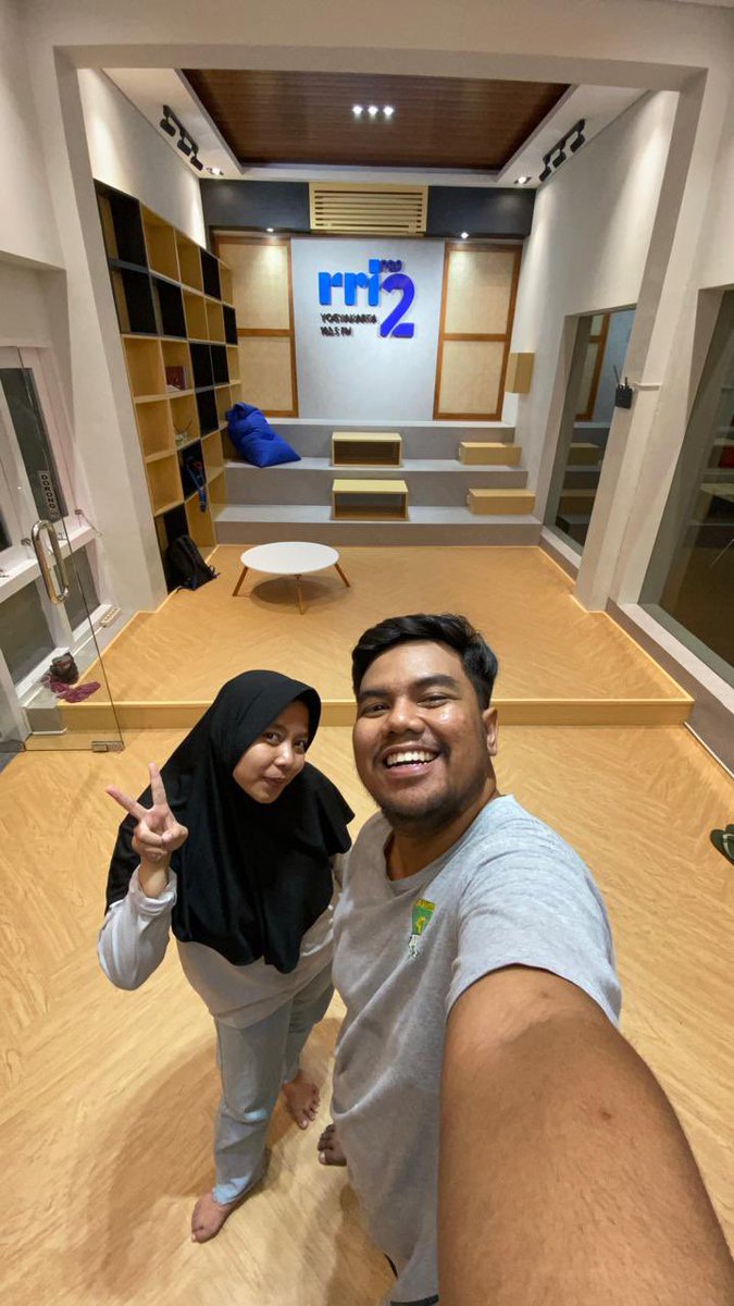 bimoseputro's tweet photo. Yg habis kerja nyusul ke proyek bantuin lembur finishing . So proud of youu 🫶🏻 https://t.co/dSLBigcyh0