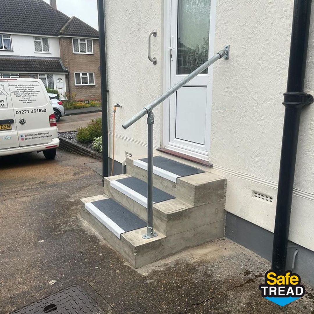 SafeTread_UK's tweet photo. @TheBillericayHandyman recently installed our #antislip #stair treads at this home.

The finished product created an additional level of safety &amp; provided the resident with more confidence when getting in and out of the house. 🫶

#renovation #handyman #Essex #safety https://t.co/WLj2yOVZxi