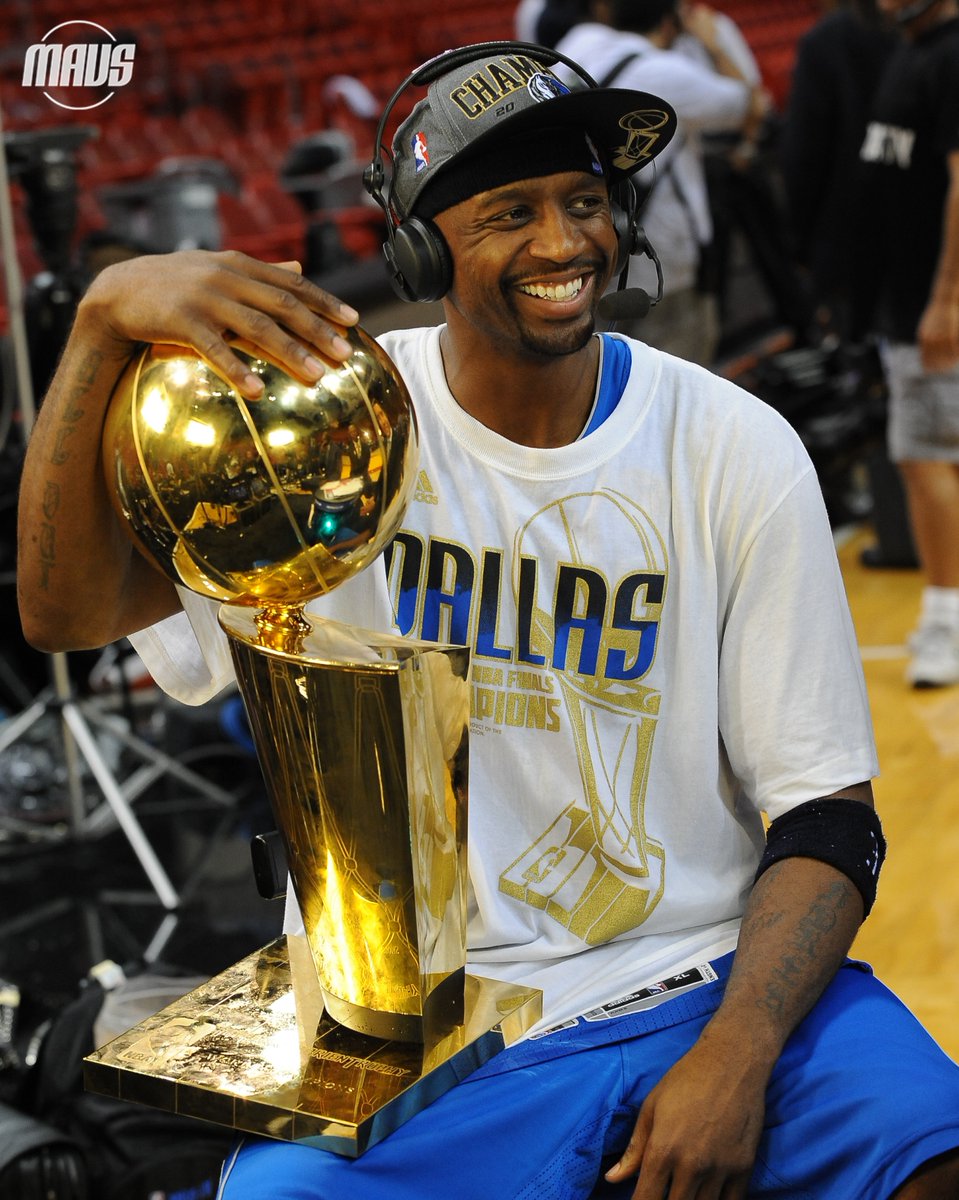 dallasmavs's tweet photo. 1️⃣3️⃣ years ago, memories were made 📸 

#MFFL https://t.co/ovhnY0lAX7