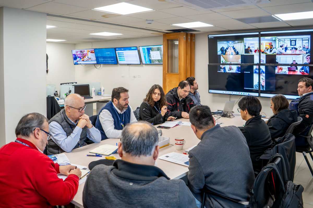 seremisalud8's tweet photo. 🚨Seremi @EduardoBarraJ lideró Comité de Gestión de Riesgos y Desastres (Cogrid), donde participaron jefaturas  de equipos de la autoridad sanitaria y los cuatro servicios de salud de la región, con el objetivo de realizar un catastro de la red asistencial y coordinar acciones 🌧️ https://t.co/DDSNYFkRN5