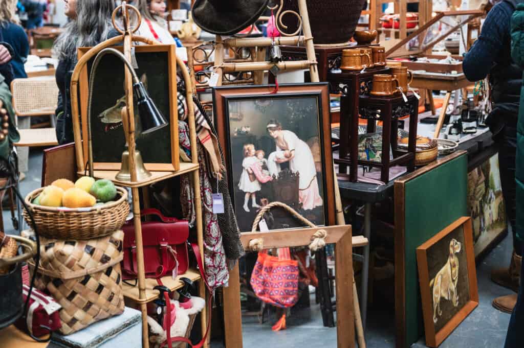 AntiqueTrader's tweet photo. Hackney Flea Market is a vibrant monthly rendezvous for vintage enthusiasts in London. Dive into a kaleidoscope of colors, textures, and eras as you explore the vintage vibes at Stoke Newington’s hidden gem. #AntiqueAdventures #LondonIsCalling
https://t.co/3hQ30FK9ak https://t.co/v8iFuUqLkr