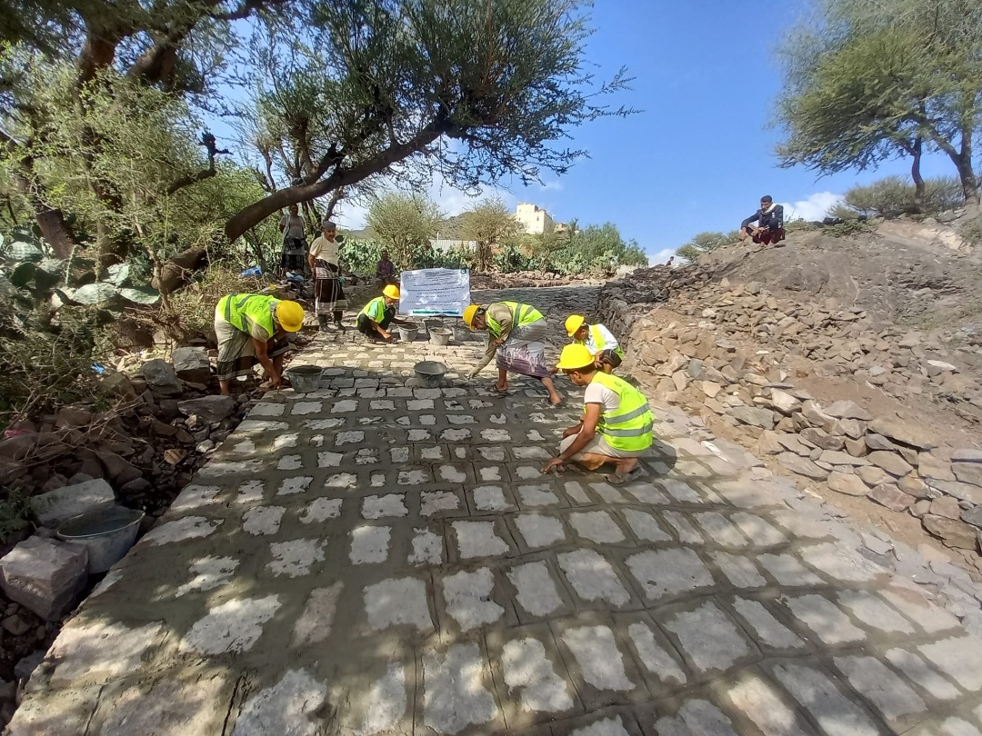 TamdeenYouth's tweet image. (BRIGHTLY) project activates the role of the local community in paving An Naqil Al Lujaa-Zubaid road in As Sabra district of Ibb governorate

#TYF
#Local_Development
#Participatory_Planning
#Strengthening_local_capabilities

tamdeen-ye.org/en/media/654