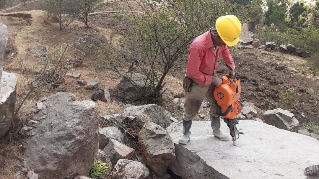TamdeenYouth's tweet image. (BRIGHTLY) project activates the role of the local community in paving An Naqil Al Lujaa-Zubaid road in As Sabra district of Ibb governorate

#TYF
#Local_Development
#Participatory_Planning
#Strengthening_local_capabilities

tamdeen-ye.org/en/media/654