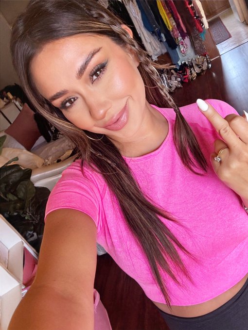 Hi sluts! Kneel in the comments as you&rsquo;re pathetically GOONING for your goddess! 🖕🏻😙 https://t.co/8V<a href="/tag/newprofilepic"class="tags"><span>#newprofilepic</span></a>