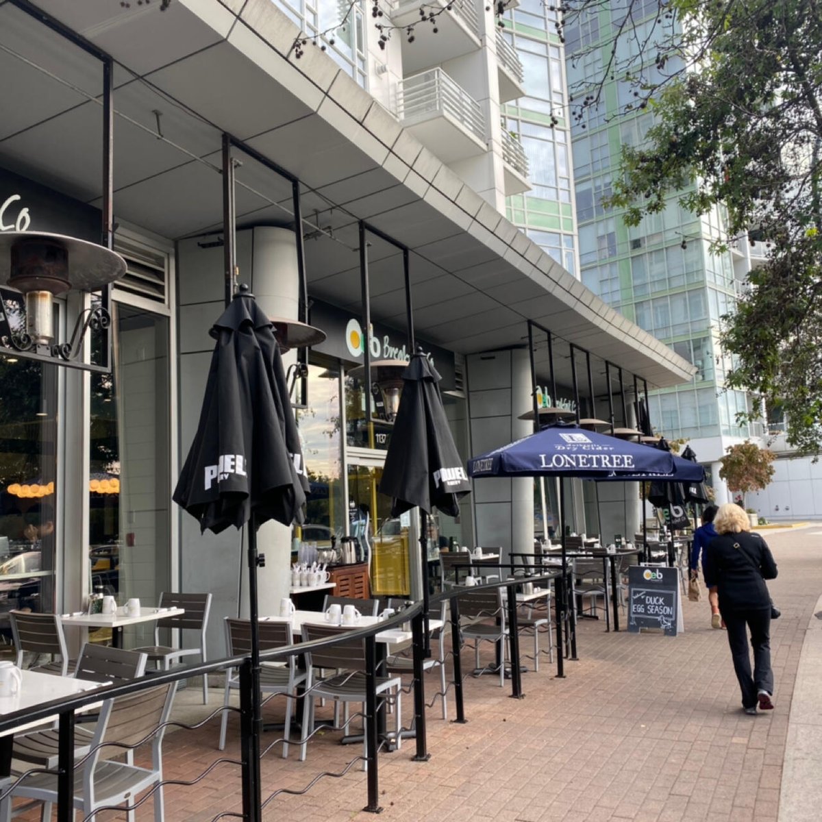 OEB Brunch, a popular online restaurant, has opened a shop in Vancouver
 It's delicious 🤤