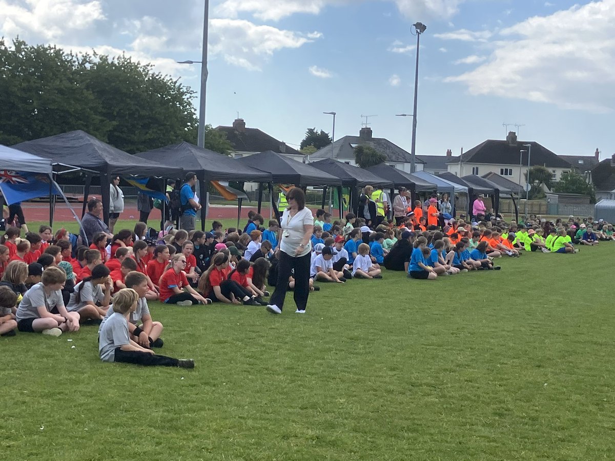 LjdCoaching's tweet photo. A great day running the @AspireAcademies Games with @py2012stbreock 462 children all having a great day in the sun competing in countries in various athletic events. #whenweplaylifegetsbetter #makefriends #playsport #havefun https://t.co/l3gAZhUsXy