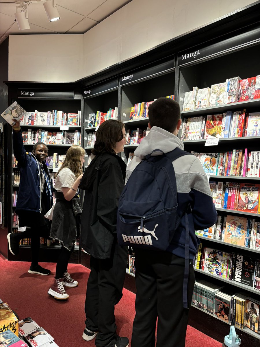 JohnstoneHighSc_Library tweet media