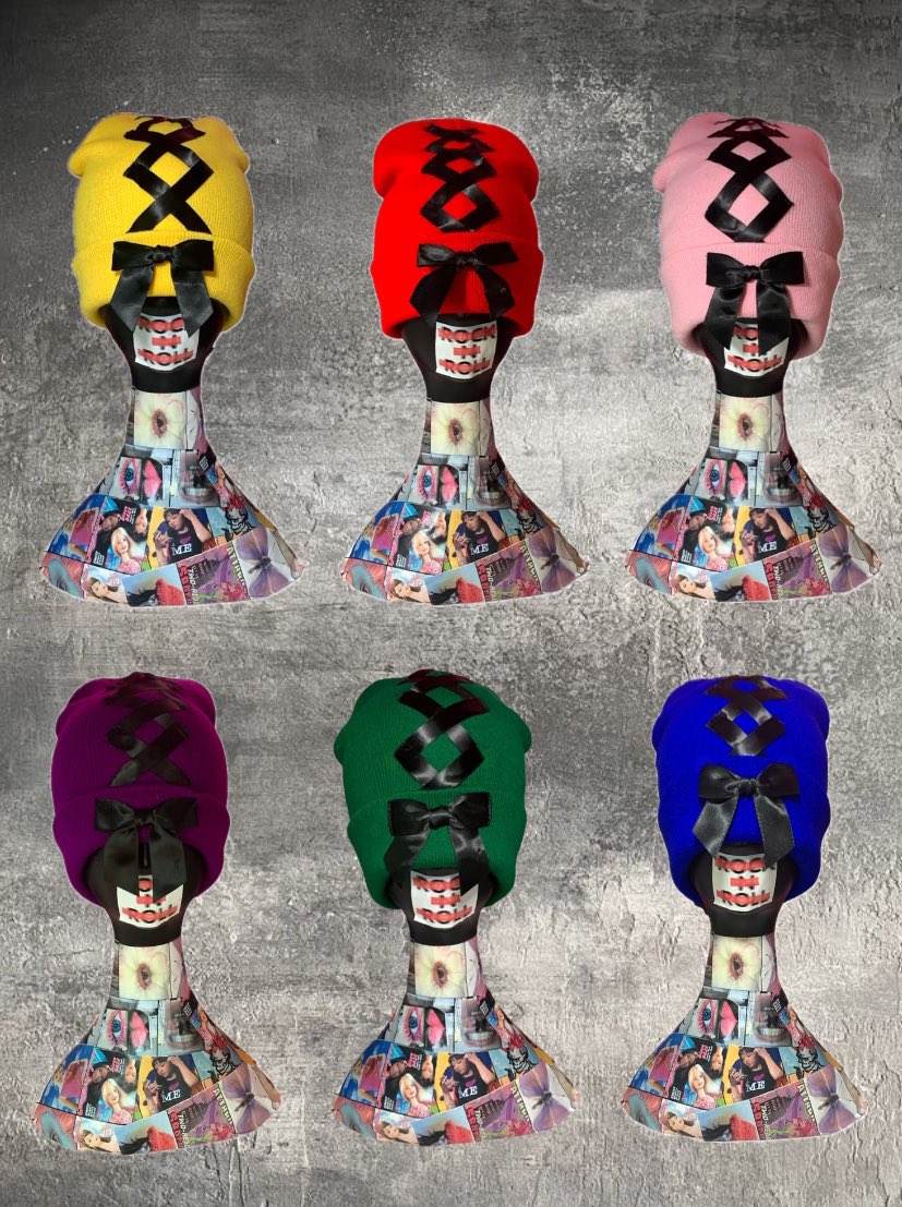 numba1starrr's tweet image. hand sewn bow beaniez by me | available now in all colors 💋𖦹°‧★