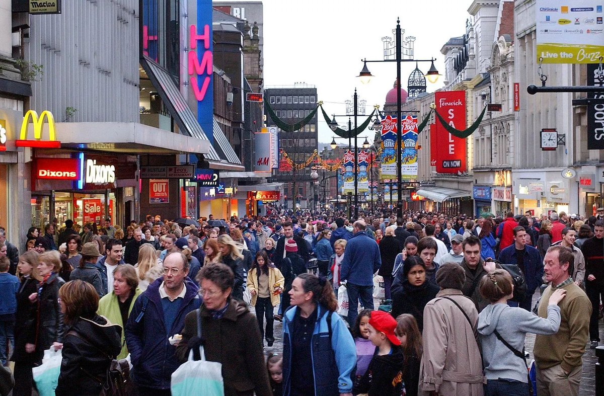 A packed Northumberland Street during the Christmas sales, December 2001. 

Picture courtesy of Newcastle Chronicle.
