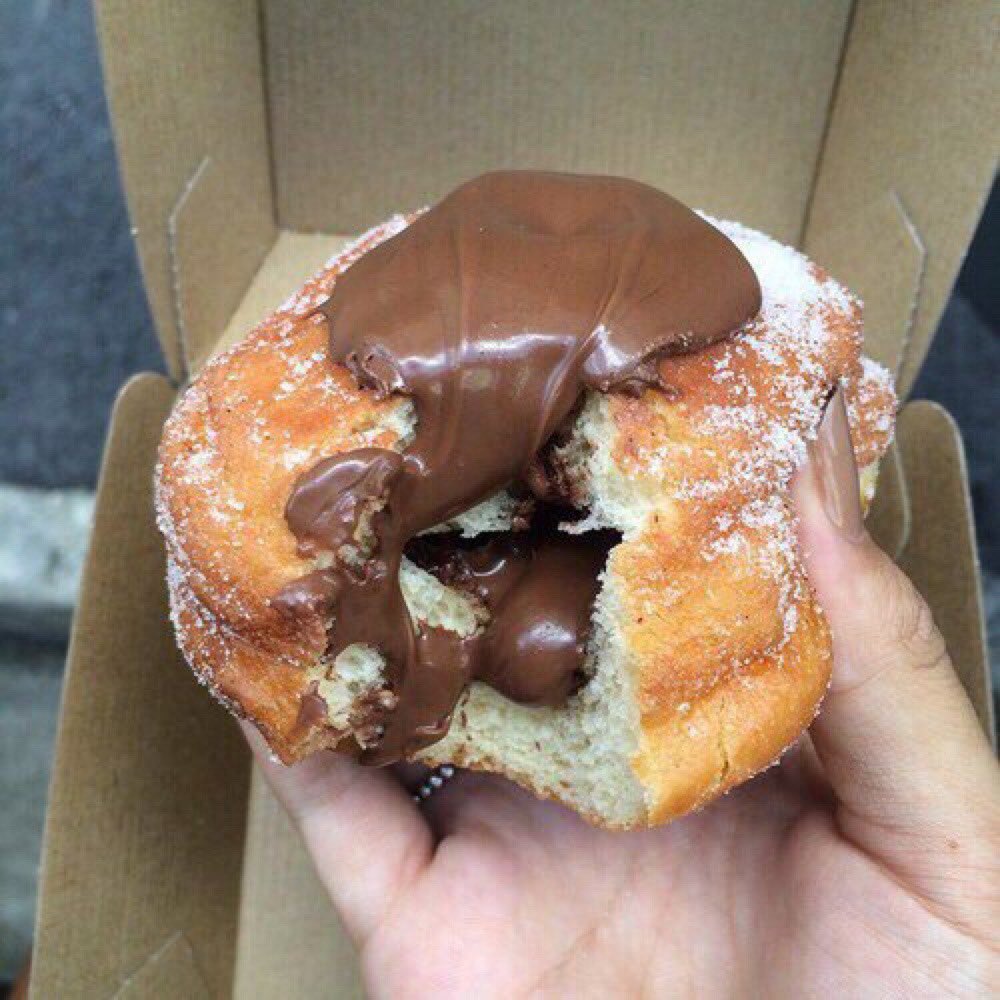 FoodPleaser's tweet photo. this donut https://t.co/1WMQWVD89C