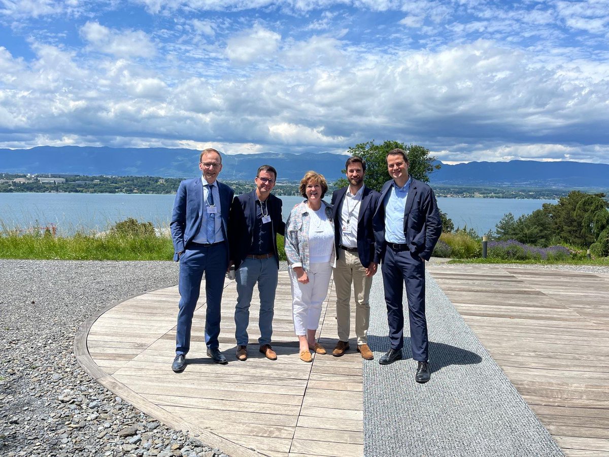 jolitaEU's tweet photo. From the Retreat of the Global Goresight Network @q_worldeconomic  with my team: bringing in #foresight thinking closer to strategic decision-making @Hemmelgarn   @scharfbillig https://t.co/N68RzgGACY