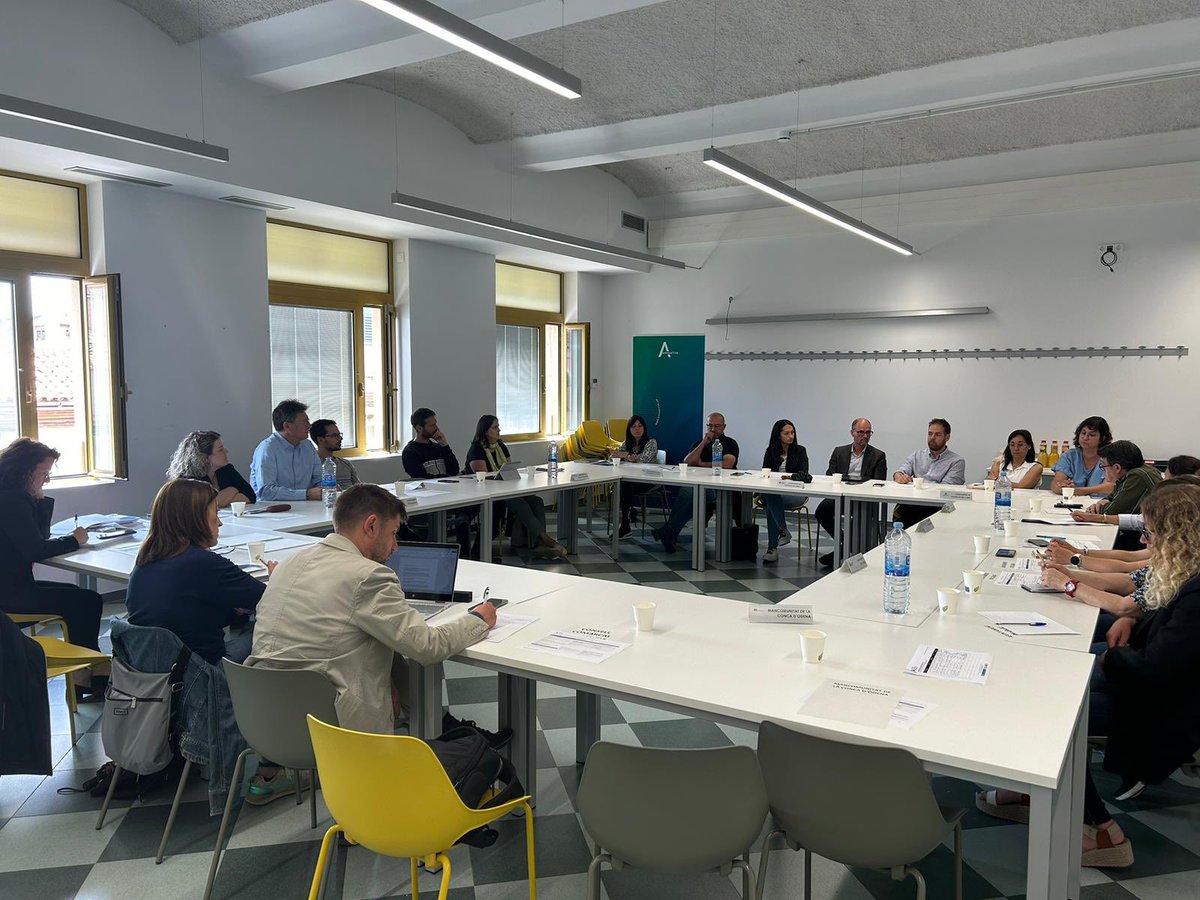 Jordi Marce Termes (@jmarcetermes) on Twitter photo Avui taula de treball conjunta amb els serveis locals d'ocupació de la comarca i el Consell Comarcal.
Hem posat sobre la taula punts de vista i estratègies necessàries per assolir objectius comuns del territori . <a href="/ajigualada/">Ajuntament Igualada</a> <a href="/ConsellAnoia/">Consell Comarcal de l’Anoia</a> Avui taula de treball conjunta amb els serveis locals d'ocupació de la comarca i el Consell Comarcal.
Hem posat sobre la taula punts de vista i estratègies necessàries per assolir objectius comuns del territori . <a href="/ajigualada/">Ajuntament Igualada</a> <a href="/ConsellAnoia/">Consell Comarcal de l’Anoia</a>