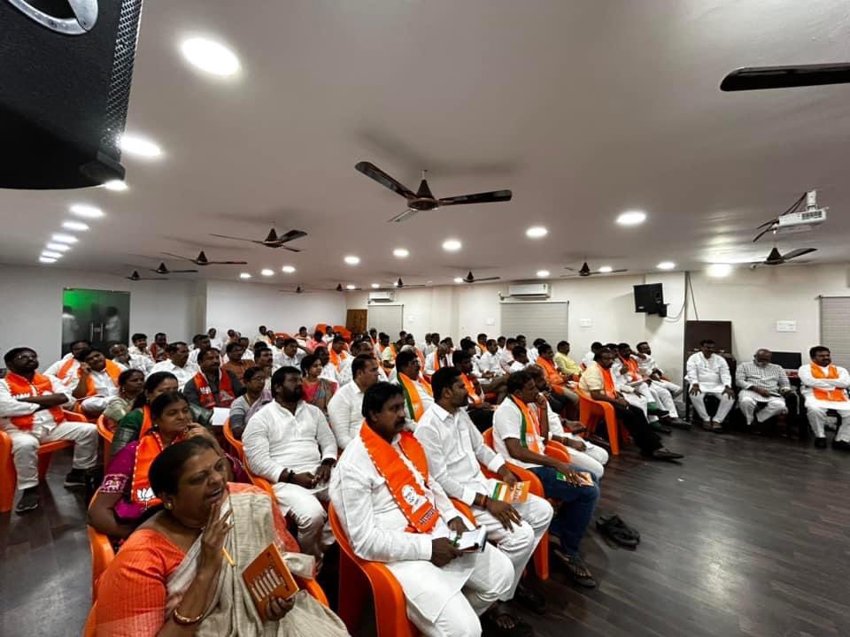 आंध्र प्रदेश भाजपा चुनाव समीक्षा बैठक।
<a href="/BJP4Andhra/">BJP ANDHRA PRADESH</a>