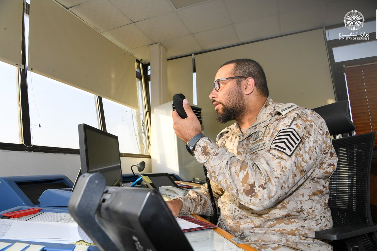 modgovksa's tweet photo. #القوات_الجوية تُشارك في موسم الحج لدعم جهود وخطط الأجهزة الأمنية في تنظيم وإدارة المجال الجوي للمشاعر المقدسة، ومراقبة تدفق وحركة الحشود، وتسيير الرحلات الجوية بالطائرات العمودية. 

#بيسر_وطمأنينة https://t.co/1RXLkPFWWC