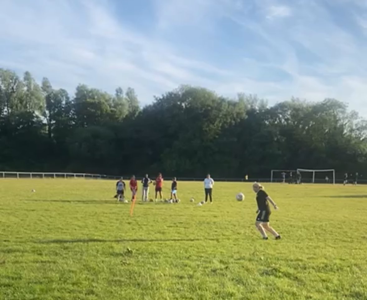 Tuesday night training with a view ⚽️❤️ 

Summer nights spent with friends ☀️😀