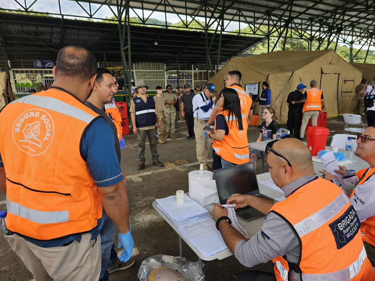 Osmotizando's tweet photo. #CENTAMGUARDIAN 2024 Equipo Medico de emergencia de @CCSSdeCostaRica #CICOM @msaludcr y equipos #EMTamericas 🇨🇴 @barcohospital 🇸🇻 @SaludSV 🇩🇴 @SaludPublicaRD @COE_RD @Southcom y redes de respuesta rapida de 🇨🇷 prueban su interoperabilidad y mecanismos.
#JuntosRespondemos #GHEC https://t.co/c6Unj6OQxo