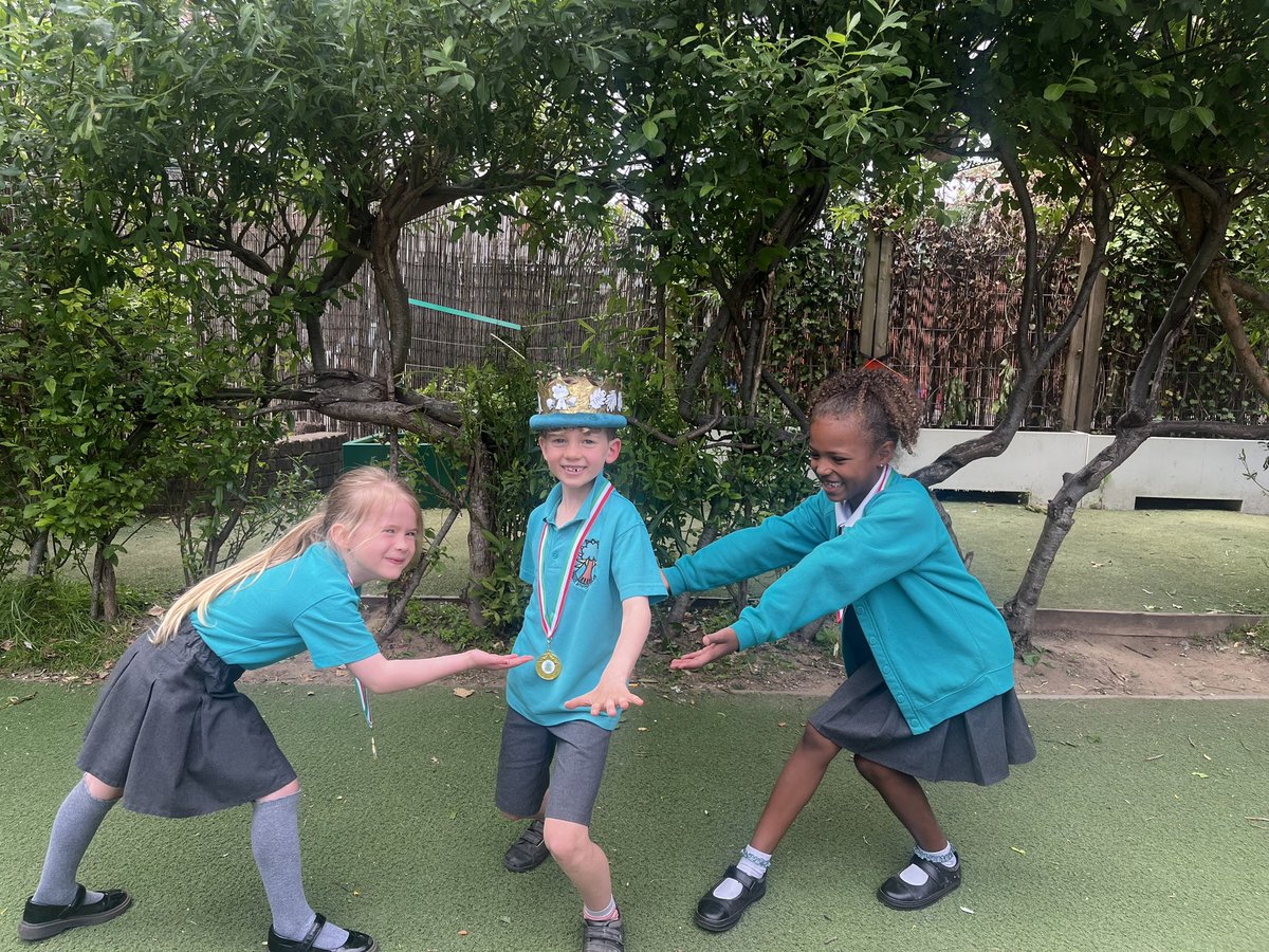 A big congratulations to all of our Yr.2 writers✍️📝. Xavi won the crown this year 👑. A big well done to Nansi and Skārleta for coming 2nd and 3rd. Thank you to Mr MJ Williams for adjudicating ⭐️