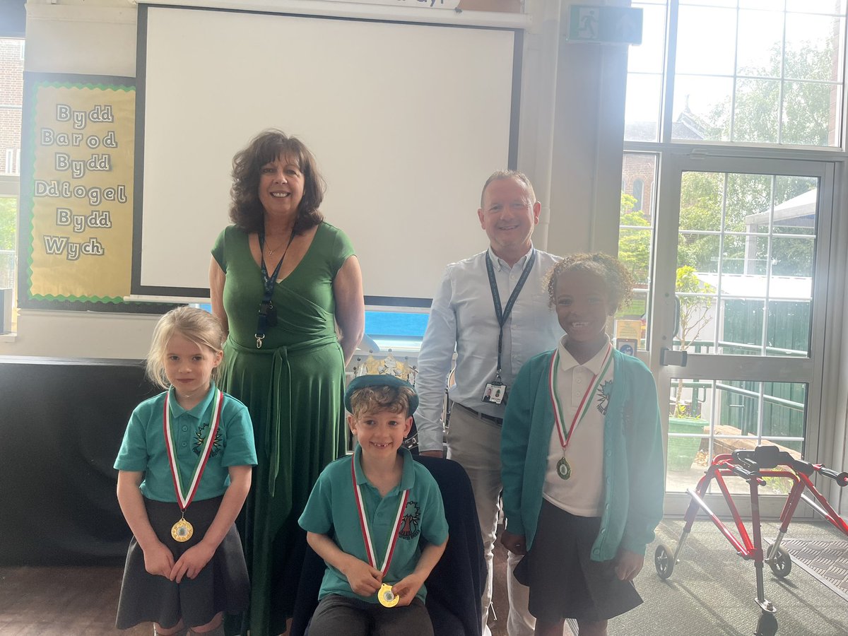 mynyddbychan's tweet photo. A big congratulations to all of our Yr.2 writers✍️📝. Xavi won the crown this year 👑. A big well done to Nansi and Skārleta for coming 2nd and 3rd. Thank you to Mr MJ Williams for adjudicating ⭐️ https://t.co/ajW4OvoXvO