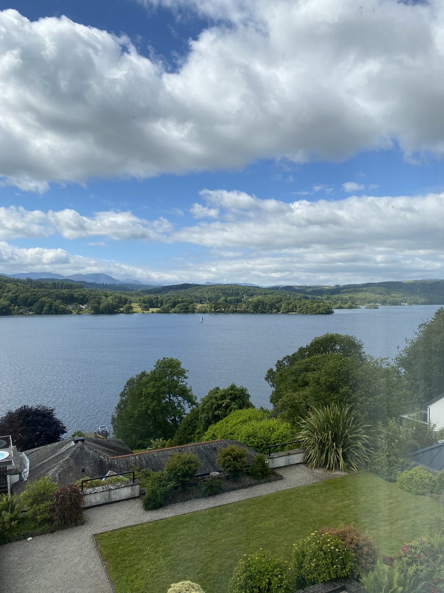 glocky9's tweet photo. Glorious Windermere just now. https://t.co/YO0WPEirY3